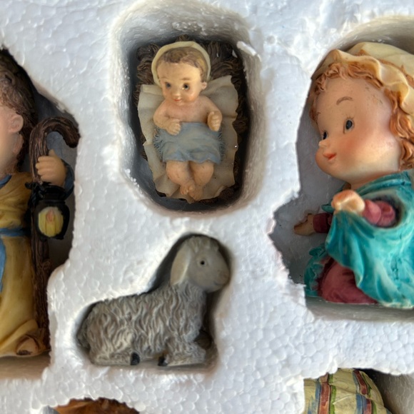 Vintage Holiday Time 11 Piece Children Nativity Set in Box Polyresin Christmas - Picture 5 of 9